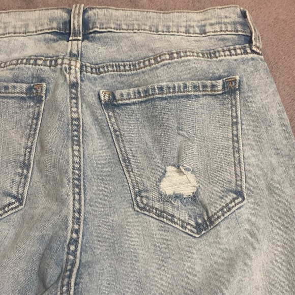 OLD NAVY BOYFRIEND MID-RISE DISTRESSED JEANS. - Picture 5 of 6